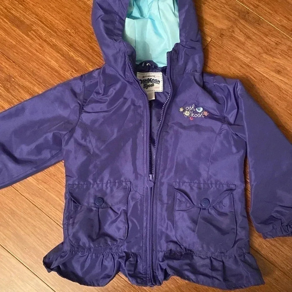 OshKosh B’gosh 4T purple rain coat - great condition - 2 front pockets - Picture 5 of 7